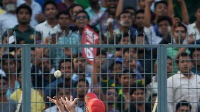 Bangladesh’s Soumya Sarkar leans across the boundary line to take a catch to dismiss Pakistan’s Mohammad Hafeez during the World T20 cricket tournament match between Pakistan and Bangladesh at The Eden Gardens Cricket Stadium in Kolkata on March 16, 2016. / AFP / Dibyangshu SARKAR
