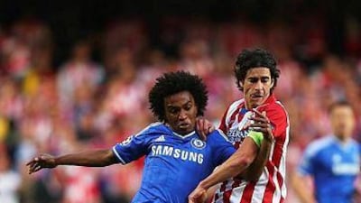 Willian of Chelsea believes Jose Mourinho’s stance is double-edged, and is partly directed at his players. (Photo by Clive Rose/Getty Images)