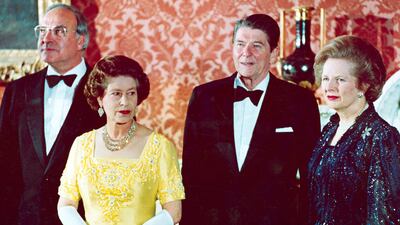 Queen Elizabeth with the West German chancellor at the time Helmut Kohl, Reagan, and the British prime minister at the time Margaret Thatcher at Buckingham Palace. AP