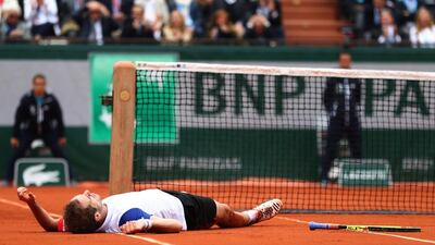 Richard Gasquet of France falls over against Andy Murray of Great Britain. Julian Finney / Getty Images