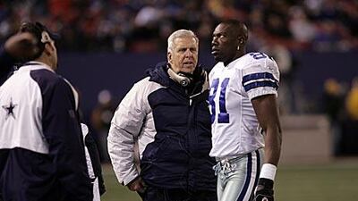 Bill Parcells, centre, believes management ‘is not a game for well-adjusted people’.
