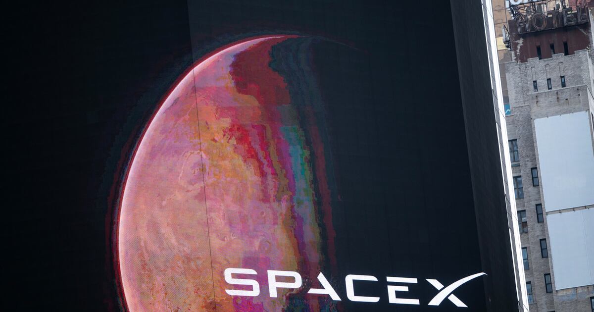 Why SpaceX's IPO is drawing parallels to Facebook's botched attempt 14 ...