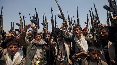 Houthi fighters hold up their weapons at a tribal gathering in Sanaa, Yemen, July 16, 2016. REUTERS/Mohamed al-Sayaghi