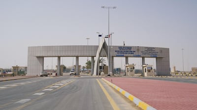 Sheikh Hamdan also visited Al Ghuwaifat border crossing.