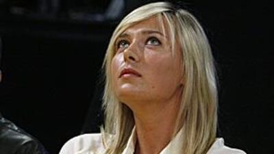 The tennis star Maria Sharapova watched the Los Angeles Lakers play the New Orleans Hornets in their NBA clash in Los Angeles last week.