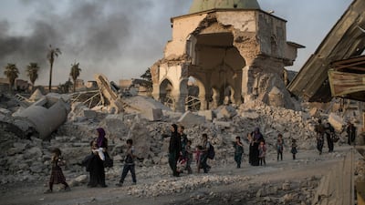 Fleeing Iraqi civilians walk past the heavily damaged Al Nuri mosque as Iraqi forces continue their advance against ISIL in the Old City of Mosul, Iraq, Tuesday, July 4, 2017. AP / Felipe Dana)