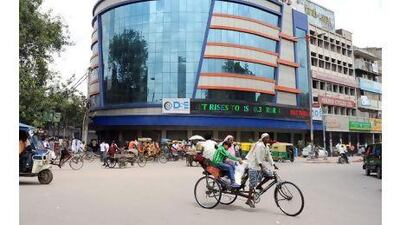 A view of the Delhi stock exchange in the old part of New Delhi on August 8, 2011. India's central bank said risks to the growth of Asia's third-largest economy were "limited" after the US credit downgrade that has spooked global markets. "India is not insulated from global developments. But in the worst phase of the recent global crisis, India's economy grew by 6.8 percent, suggesting high resilience emerging from local factors," the bank said in a statement. AFP PHOTO/Sajjad HUSSAIN *** Local Caption *** 571804-01-08.jpg
