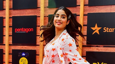 There's a definite retro feel to Janhvi's look.