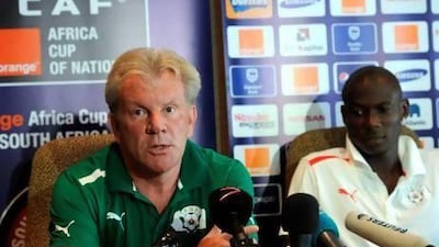 Burkina Faso's national football team head coach Paul Put (L) speaks, flanked by forward and captain Moumouni Dagano, at a press conference in Nelspruit on February 5, 2013 on the eve of a 2013 African Cup of Nation semi final football match against Ghana. AFP PHOTO / STEPHANE DE SAKUTIN *** Local Caption *** 416762-01-08.jpg