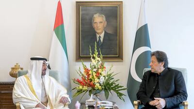 Sheikh Mohamed bin Zayed meets Pakistan Prime Minister Imran Khan in Islamabad. Ministry of Presidential Affairs ) ---