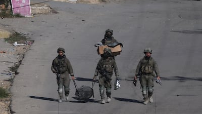 Israeli soldiers leaving after the demolition in Zawata
