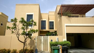 Al Raha Gardens villas: Q2 no change. 3BR: Dh160-190,000. 4BR: Dh195-230,000. 5BR: Dh250-320,000. Q2 2013-2014 up 3%. Mona Al-Marzooqi / The National