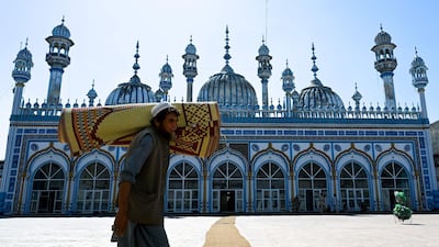 A Pakistani Muslim carries a prayer mat rolled up on his shoulder in preparation for prayers in Rawalpindi on May 6, 2019. AFP