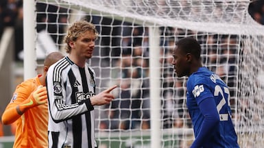 Soccer Football - Premier League - Newcastle United v Chelsea - St. James' Park, Newcastle, Britain - December 20, 2025 Newcastle United's Nick Woltemade remonstrates to Chelsea's Trevoh Chalobah Action Images via Reuters/Lee Smith EDITORIAL USE ONLY. NO USE WITH UNAUTHORIZED AUDIO, VIDEO, DATA, FIXTURE LISTS, CLUB/LEAGUE LOGOS OR 'LIVE' SERVICES. ONLINE IN-MATCH USE LIMITED TO 120 IMAGES, NO VIDEO EMULATION. NO USE IN BETTING, GAMES OR SINGLE CLUB/LEAGUE/PLAYER PUBLICATIONS. PLEASE CONTACT YOUR ACCOUNT REPRESENTATIVE FOR FURTHER DETAILS. .