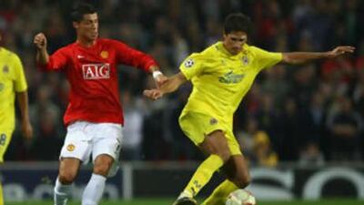 Edmilson of Villarreal, right, holds off the challenge of Cristiano Ronaldo of Manchester United at Old Trafford yesterday.
