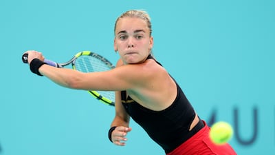 Sara Bejlek returns the ball.