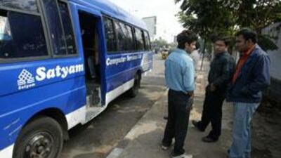 The revelation of fraud has prompted many of Satyam's 53,000 employees to look for new jobs.