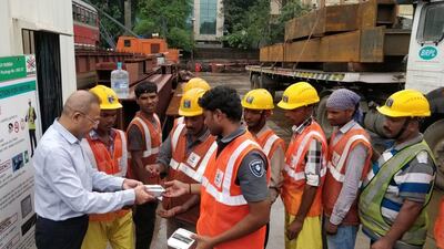 Firoz Merchant donates meals to labourers in Mumbai. Courtesy Firoz Merchant