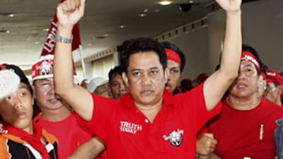 Anti-government protest leader Arisman Pongreungrong is cheered as he and others march through the 14th ASEAN Convention Center on April12 2009.