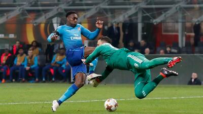 Arsenal's Danny Welbeck and AC Milan goalkeeper Gianluigi Donnarumma tussle for the ball. AP Photo/Antonio Calanni