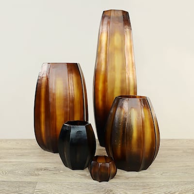 Varying shapes and sizes of the vases can be mixed and matched. Photo: Bloomr