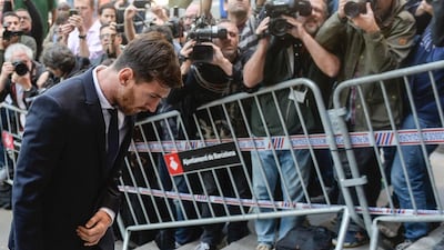 Barcelona football star Lionel Messi, centre, arrives at the courthouse on June 2, 2016 in Barcelona, where Messi and his father are to face judges in a tax fraud case. .Josep Lago / AFP