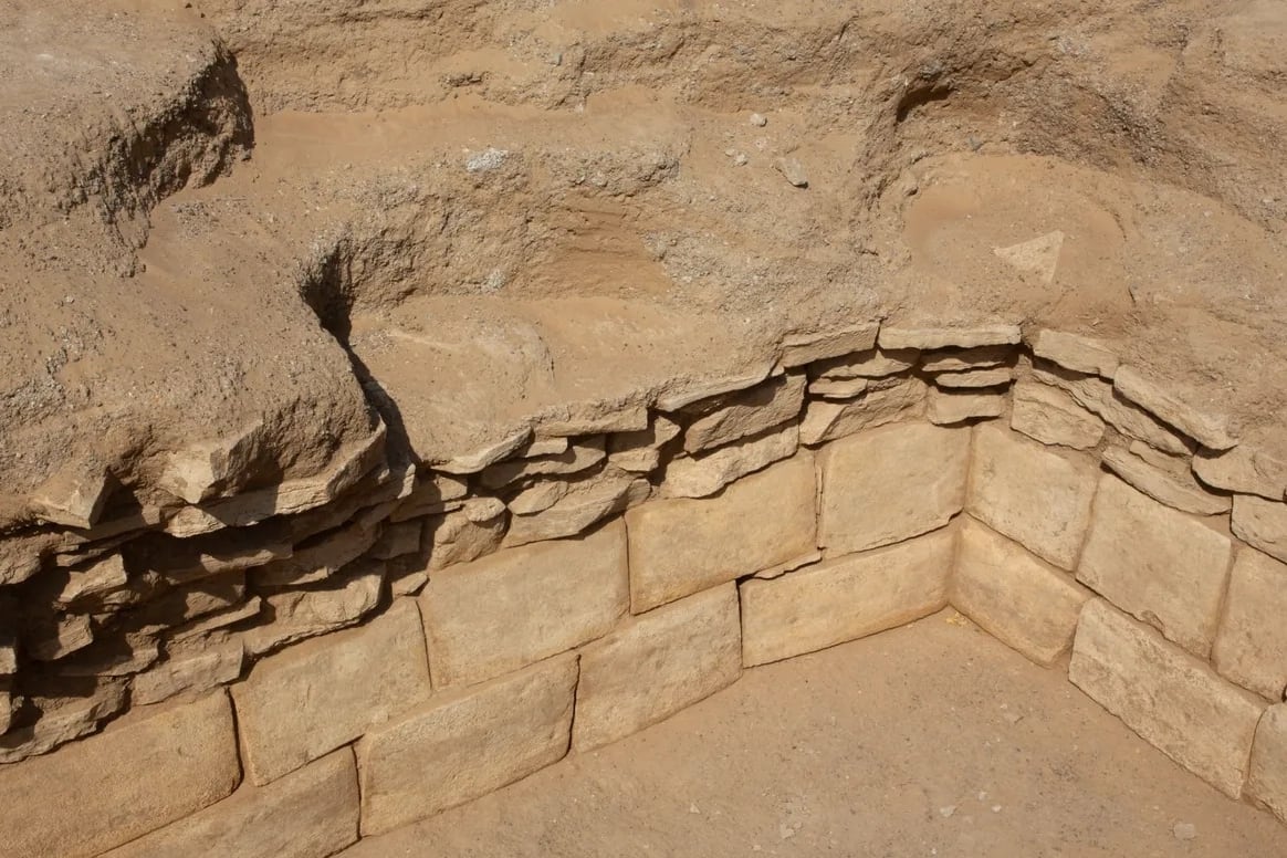 The Department of Culture and Tourism – Abu Dhabi uncovered a cemetery dating back to the large Wadi Suq era and the Late Bronze Age (c. 2000-1300 BCE) within the Pre-Islamic Qattarah Necropolis in Al Ain Region. Photo: Abu Dhabi Media Office
