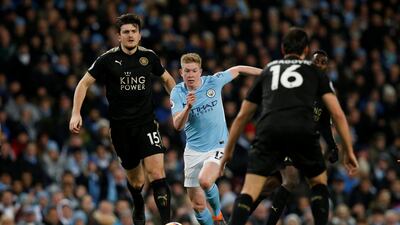 Manchester City's Kevin de Bruyne, centre, runs at the Leicester City defence. Andrew Yates / Reuters