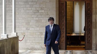 Catalan president Carles Puigdemont is seen here on October 6, 2017, arriving to receive members of the Independent Commission for Mediation, Dialogue and Conciliation at the Catalan government's headquarters in Barcelona. Lluis Gene / AFP