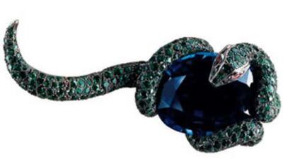 Beaute Dangereuse sapphire snake brooch with 298 emeralds and ruby eyes, 2002.