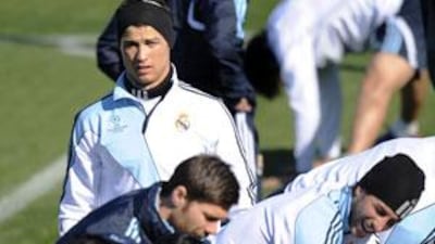 Real Madrid's players in training, including Ronaldo.