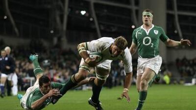Robert Kearney’s diving tackle fails to stop South Africa’s Juan Smith from plunging over the line for a try against Ireland.