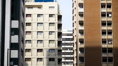 Central Abu Dhabi low end apartments: Q2 up 7%. Studio: Dh50-60,000. 1BR: Dh55-70,000. 2BR: Dh70-100,000. 3BR: Dh90-145,000. Q2 2013-Q2 2014 up 7%. High end: Q2 no change. 2BR: Dh120-150,000. 3BR: Dh150-185,000. Q2 2013-Q2 2014 up 1%. Lee Hoagland / The National