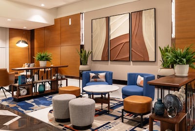 The lobby has spaces to grab a coffee or places to take a rest while moving through the hotel. Sheraton The Walk, Dubai