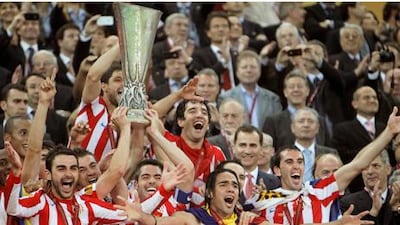 epa03212770 Atletico Madrid players celebrate with the trophy after winning the UEFA Europa League 2012 final between Atletico Madrid and Athletic Bilbao at the National Arena in Bucharest, Romania, 09 May 2012. Atletico Madrid won 3-0. EPA/TOLGA BOZOGLU