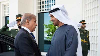 Sheikh Mohamed receives Mr Sharif at Al Shati Palace