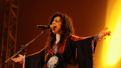 Palestinian singer Rim Banna performs during a concert in Damascus on January 8, 2009. Banna insisted during her concert to perform songs representing various aspects of the Palestinian life, including happiness, war, love and resistance. / AFP PHOTO / LOUAI BESHARA