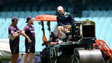 England coach Brendon McCullum speaks to a member of the ground staff at the Sydney Cricket Ground. Getty Images