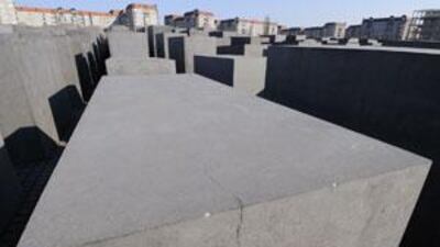 There are cracks in most of the concrete slabs in the Berlin Holocaust Memorial.
