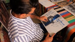 Ahmed Muhanna has been using aid boxes as canvas to portray the suffering of his people since 2023. Ahmed Muhanna