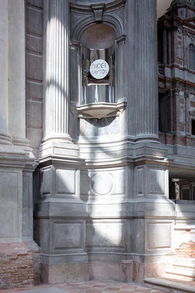 In one of the empty niches of the large Baroque altar, a panel bears the exhortation in ancient Greek 'Know Thyself', which was inscribed on the temple of Apollo at Delphi. Photo: gerdastudio