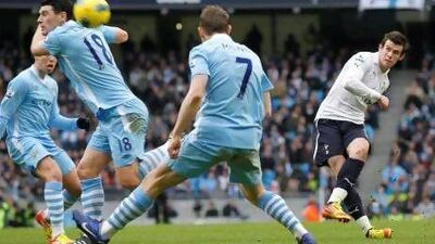 Tottenham Hotspur's Gareth Bale, right, shoots and score a goal against Manchester City during their English Premier League match at Etihad Stadium, Manchester, England, on January 22, 2012.
