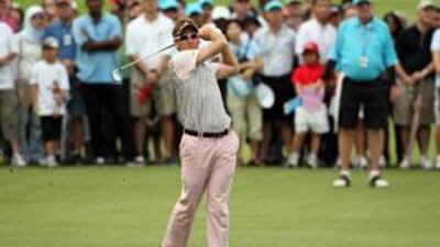 Ian Poulter stormed five shots clear at the demanding Serapong Course by the halfway stage.