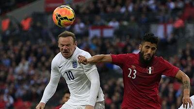 Wayne Rooney, left, had to be replaced in the 66th minute against Peru. Adrian Dennis / AFP