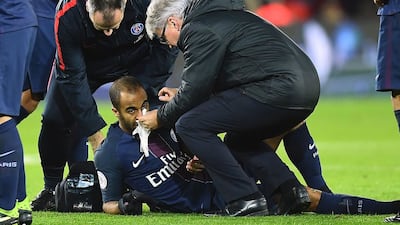 Paris Saint-Germain's Brazilian midfielder Lucas Moura receives medical attention during the Ligue 1 match against Nantes at the Parc des Princes stadium in Paris on November 19, 2016. Franck Fife / AFP