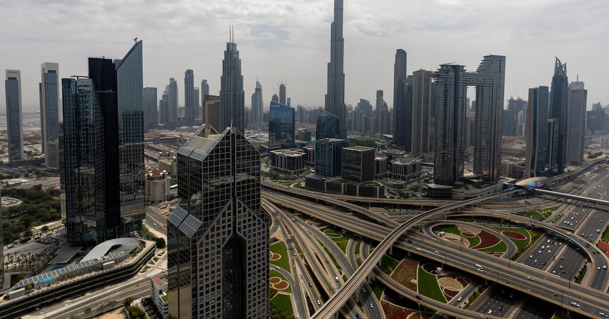 Immobiliengeschäfte in Dubai steigen im ersten Quartal um 31 % auf 68,6 Milliarden Dollar, da die Anlegerbasis wächst. Immobiliengeschäfte in Dubai steigen im ersten Quartal um 31 % auf 68,6 Milliarden Dollar, da die Anlegerbasis wächst.