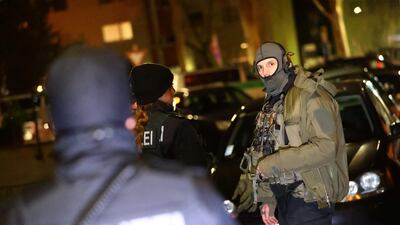 German special forces prepare to search an area after a shooting in Hanau near Frankfurt, Germany, February 20, 2020. REUTERS