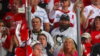 Detroit Red Wings goalkeeper Chris Osgood stole the show in the opening game of the Stanley Cup final.