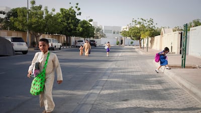 The older generation give out assortments of nuts, often raw peanuts and salted chick peas, along with the sweets. It is a healthy option that the children do not particularly care for. “They don’t taste good. We can get nuts at home. We want the chee???