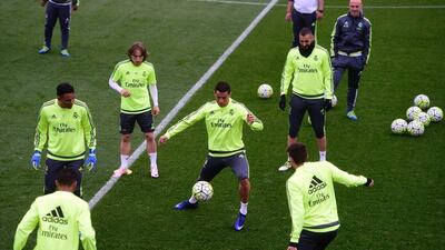 Real Madrid’s Portuguese forward Cristiano Ronaldo (C) trains at Valdebebas Sport City in Madrid on April 19, 2016 on the eve of their La Liga football match against Villarreal. AFP / PIERRE-PHILIPPE MARCOU